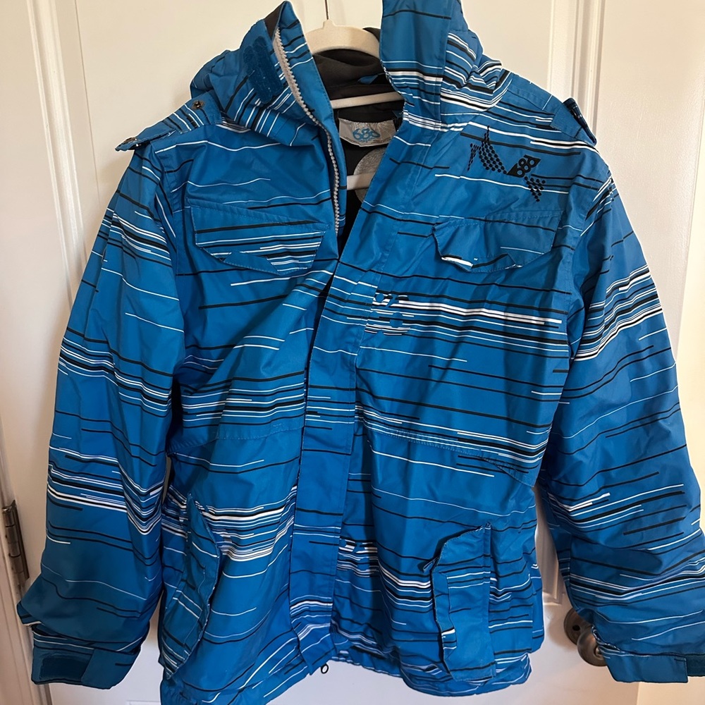 Boys 686 Snowboarding Jacket with inner lining that zips out